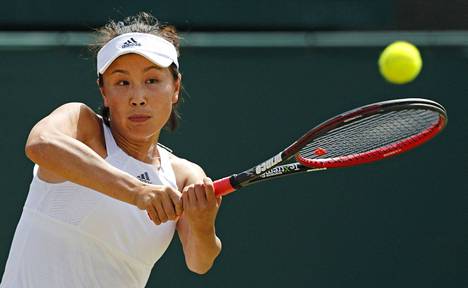 Peng Shuai heinäkuussa 2017 Wimbledonissa.