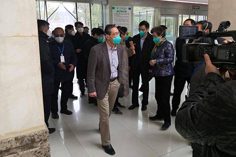 Arvostettu kiinalainen epidemologian asiantuntija Zhong Nanshan vieraili Jinyintanin sairaalassa Wuhanissa 19. tammikuuta. Hän johtaa kansallisen terveyskomission koronaepidemiaan keskittyvää työryhmää.