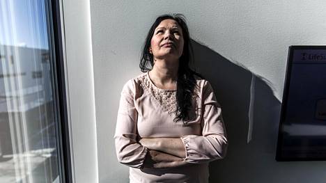 Rebekka Härkönen kirjoitti yhden jutun ja joutui pakenemaan kotikaupungistaan uhkausten vuoksi – Nyt hän kertoo, miksi nykylaki ei suojele vihapuheen uhreja tarpeeksi