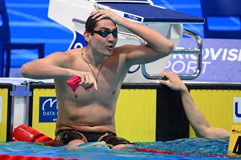Venäjän Kliment Kolesnikov ei ollut uskoa aikaansa 50 metrin selkäuinnin EM-välierän jälkeen. Kolesnikov ui matkan uuteen maailmanennätysaikaan 23,93.