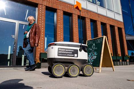 Alepa kokeili robotteja ostosten kotiinkuljetuksessa Espoon Otaniemessä viime vuoden huhtikuussa. 