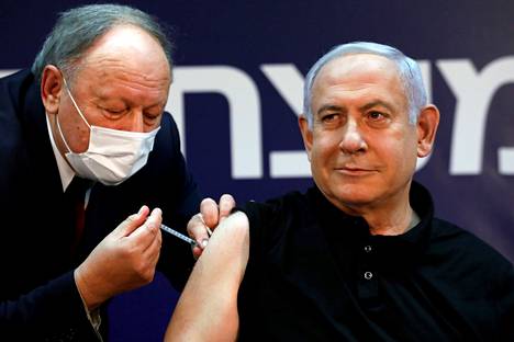Israelin vauhdilla edenneet rokotukset ovat tyssänneet kesän edetessä. Maan väistyvä pääministeri Benjamin Netanjahu sai koronarokotteen viime vuoden joulukuussa.