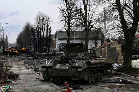 Erikoisjoukot nimitetään yleensä huippusalaisiin, vaativiin tehtäviin, mutta Ukrainassa Venäjä on laittanut heitä taistelemaan myös jalkaväen sekaan Tuhottu venäläinen panssarivaunu Ukrainan Butšassa 31. maaliskuuta 2022.