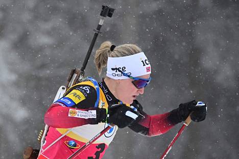 Marte Olsbu Røiseland is a strong contender for all women's biathlon trips.