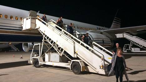 Matkustajat poistuivat perutulta lennolta perjantai-iltana Kap Verdessä.