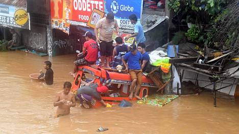 Filippiinien mutavyöryissä kuollut yli 180, kymmeniä kadoksissa – Tembin-myrsky koettelee aluetta