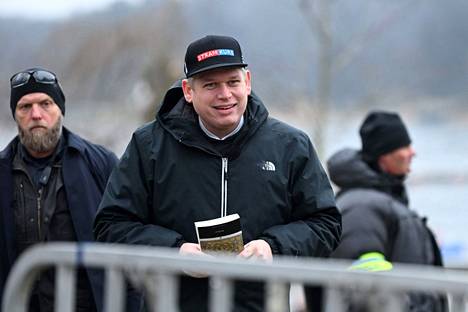 Äärioikeistopoliitikko Rasmus Paludan poltti Islamin pyhän kirjan Koraanin Tukholmassa tammikuussa.
