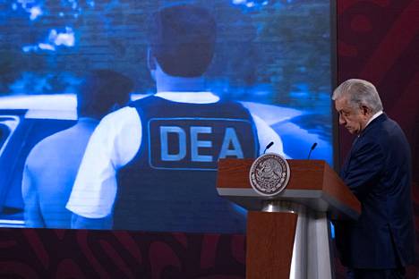 Meksikon presidentti Andrés Manuel López Obrador (oik.) puhui tiistaina entisen turvallisuusministeri Genaro García Lunan oikeudenkäynnistä.