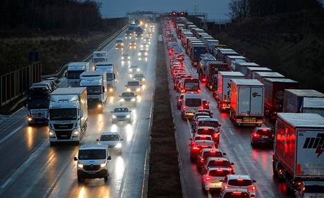 Aachenin ja Kölnin välisellä moottoritiellä oli ruuhkaa helmikuussa 2020. Yksi tapa säästää energiaa olisi laskea teiden nopeusrajoituksia, koska silloin autot kuluttaisivat vähemmän polttoainetta.