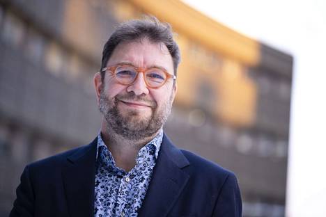 Timo Harakka tuli voimalla politiikkaan vasta kymmenisen vuotta sitten. Sitä ennen hän työskenteli toimittajana muun muassa Ylessä sekä kirjailijana ja yrittäjänä. 