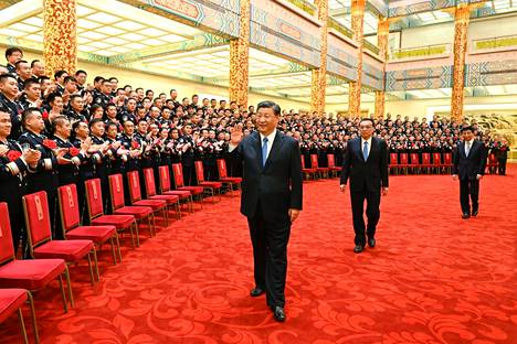 Kiinan johtaja Xi Jinping, pääministeri Li Keqiang ja politbyroon pysyväiskomitean jäsen Wang Huning kuvattuna Pekingissä toukokuun lopulla.
