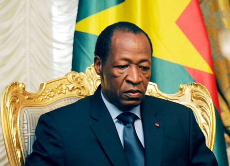 Burkina Fason entisen presidentin Blaise Compaorén uskotaan elävän nykyisin maanpaossa Norsunluurannikolla. Arkistokuvassa Compaoré vuonna 2014.