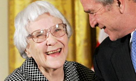 Amerikkalaiskirjailija Harper Leen toinen romaani julkaistaan ensi viikolla. Kuvassa Harper Lee ja presidentti George W. Bush Valkoisessa talossa vuonna 2007.