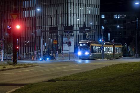 Yöratikka 9N runs on weekends from Jätkäsaari to Kallio.  In October, the route will be extended to Ilmala.