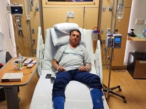 JAir Bolsonaro sairaalassa Floridassa maanantaina.
