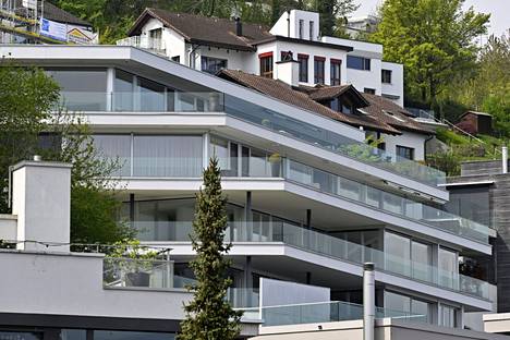 Konkurssiin ajautuneen teknologiayhtiö Uroksen pääomistaja Jyrki Hallikaisen yläkerran asunto talossa Wolleraun kylässä Bächissa Sveitsissä 22. huhtikuuta.
