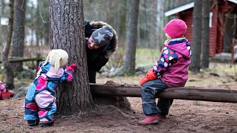 Pelastaisiko 80-luvun lasten­hoito­malli Suomen lapsi­perheiden arjen? HS seurasi perhe­päivä­hoitajien arkea Turussa ja Lahdessa 