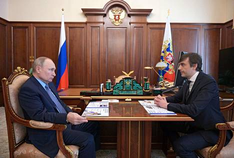 Opetusministeri Sergei Kravtsov keskusteli Kremlissä presidentti Vladimir Putinin kanssa kesäkuussa 2021.