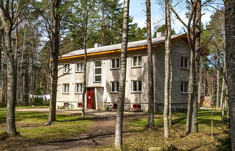 The newest building of the outdoor museum is an apartment building of Järvesalu collective farm.  The apartment building was built for barn workers in the village of Räbi in southern Estonia in 1964.