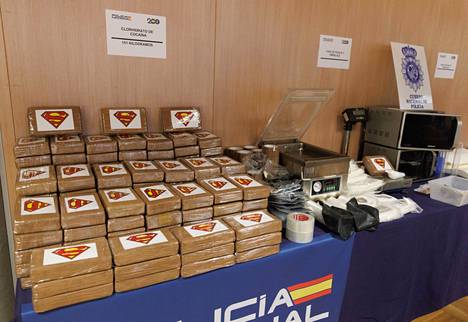 Poliisi takavarikoi 1 300 kiloa kokaiinitahnaa ja 151 kiloa prosessoitua kokaiinia Euroopan suurimmasta kokaiinilaboratoriosta Espanjassa.