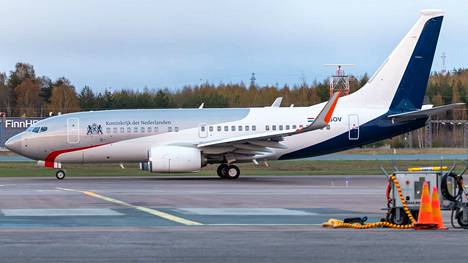 Hollannin hallinnon Boeing 737 -kone Helsinki-Vantaan lentokentällä keskiviikkona.
