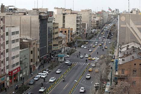 Teheranin kaduilla liikkui tiistaina autoja, joskaan ei tavalliseen tapaan.