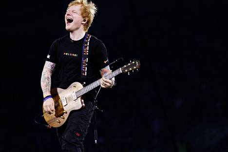 Poplaulaja Ed Sheeran esiintyi Helsingissä bändin kanssa mutta soolovedot sekä kuulostivat paremmilta että olivat myös enemmän yleisön mieleen.