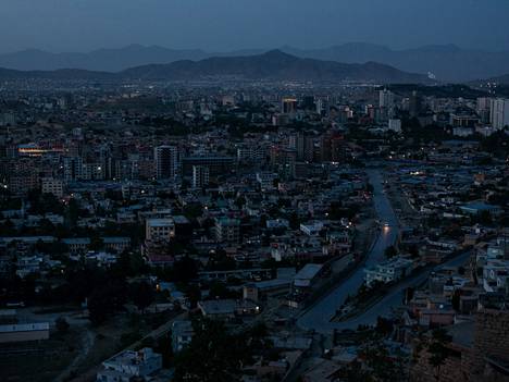 4,6 miljoonan asukkaan Kabul pimeni auringon laskettua huhtikuun lopussa. Kaupunki on kärsinyt sähkökatkoista.
