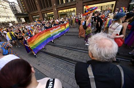 Pride-kulkue Aleksilla Helsingissä 2. heinäkuuta 2022.