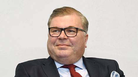 Suomen Palloliiton uusi puheenjohtaja on KuPSin pääomistaja ja  investointipankkiiri Ari Lahti - Urheilu 