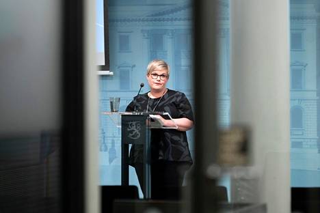 Valtiovarainministeri Annika Saarikko esitteli valtiovarainministeriön ehdotusta ensi vuoden talousarvioksi torstaina Valtioneuvoston linnassa.