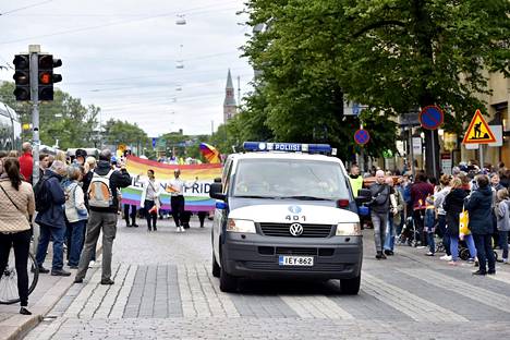 Helsinki Pride -kulkue kulki Helsingin keskustan läpi Kansalaistorilta Kaivopuistoon.
