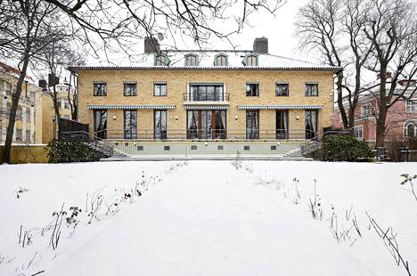 Helsingin hienoimmalla paikalla sijaitsee kaunis palatsi – HS esittelee Ranskan  suurlähetystön, joka on kahden erilaisen sisustusmaun liitto -  Kuukausiliite 