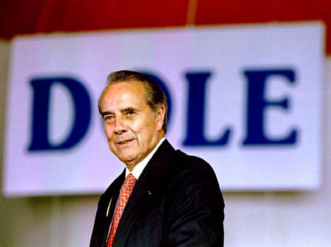 Bob Dole kuvattuna presidentinvaalikampanjan aikaan vuonna 1996. 