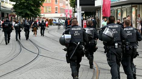 Saksa | Ainakin kolme kuollut ja kuusi loukkaantunut veitsi-iskussa Saksassa
