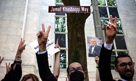 Yhdysvaltain Washingtonissa riemuittiin, kun Saudi-Arabian murhaaman toimittajan Jamal Khashoggin kunniaksi nimettiin katu.