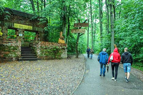 Lähes 300000 pääasiassa puolalaista ja saksalaista historiasta kiinnostunutta turistia vierailee Wolfsschanzessa vuosittain.