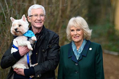 Paul O'Grady ja Cornwallin herttuatar (nykyisin kuningatarpuoliso Camilla) vierailivat Battersea Brands Hatch -keskuksessa Kentissä helmikuussa 2022.  He molemmat toimivat löytöeläinjärjestön suojelijoina. 
