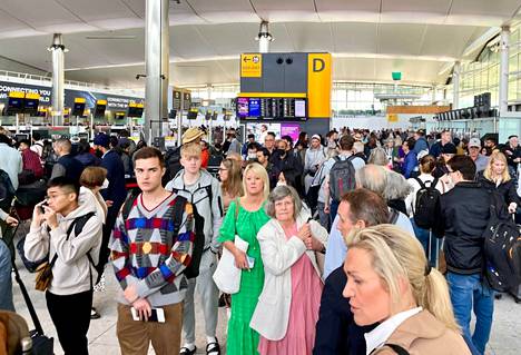 31. toukokuuta tuhansien Lontoon Heathrow’n lentokentälle saapuneiden matkustajien lennot peruttiin lyhyellä varoitusajalla.
