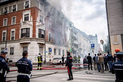 Paloa sammutettiin Milanossa torstaina.