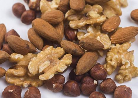 Pähkinät ovat ravitsemusterapeuttien suosimia välipaloja.