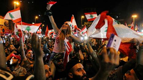 Libanonin hallituspuolueet hyväksyivät pääministerin reformipaketin talouskriisin keskellä