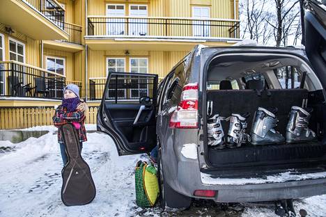 Helsingin Sanomat julkaisi viime vuonna laajan artikkelin Viron keskiluokasta, joka on nauttinut viime vuodet samanlaisesta elintason noususta kuin Suomen keskiluokka 1990-luvulla. Virolainen Saskia Kütt oli lähdössä perheensä kanssa Ruotsin Åreen hiihtämään.