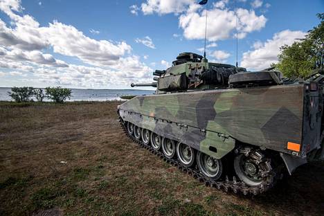 Ruotsilla on tapana Suomea näkyvämmin nostaa valmiuttaan Venäjän uhan edessä. Ruotsin asevoimat vahvisti joukkojaan Gotlannissa muun muassa elokuussa 2020.