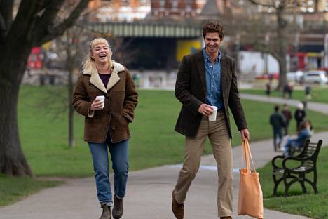 We live in time stars Florence Pugh and Andrew Garfield.