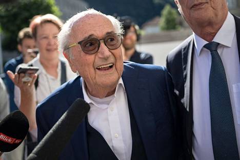 Fifan entinen puheenjohtaja Sepp Blatter saapui keskiviikkona kuulemaan oikeuden päätöstä.