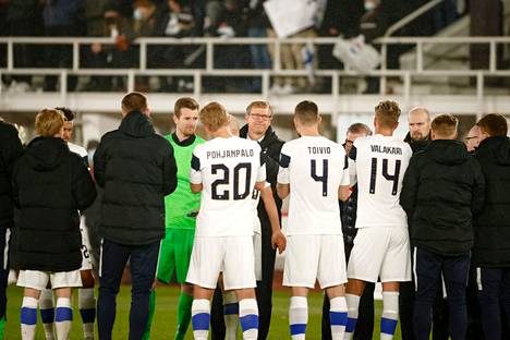 Suomen joukkue kokoontui rinkiin Ranska-ottelun päättyä. Joona Toivio jätti maajoukkueelle hyvästit, Joel Pohjanpalo ja Onni Valakari taasen kuulunevat tulevan Kansojen liigan vakionimiin.