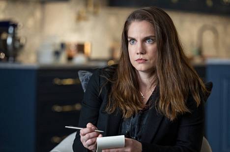 Anna Chlumsky presents Vhatian Kent, a journalist for Manhattan magazine, who is interested in the Sorokin case.  Viviania is inspired by the real person Jessica Pressler.  This wrote a New York Magazine revelation article on which the entire series is based.