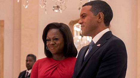 Viola Davis esittää sarjassa Michelle Obamaa, ja O. T. Fagbenle on Barack Obama.