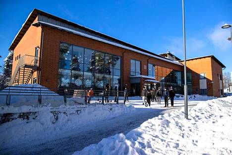 The school in Eastern Finland in Lappeenranta is bilingual.  In addition to Finland, the school speaks Russian.  The school also has offices in Imatra and Joensuu.